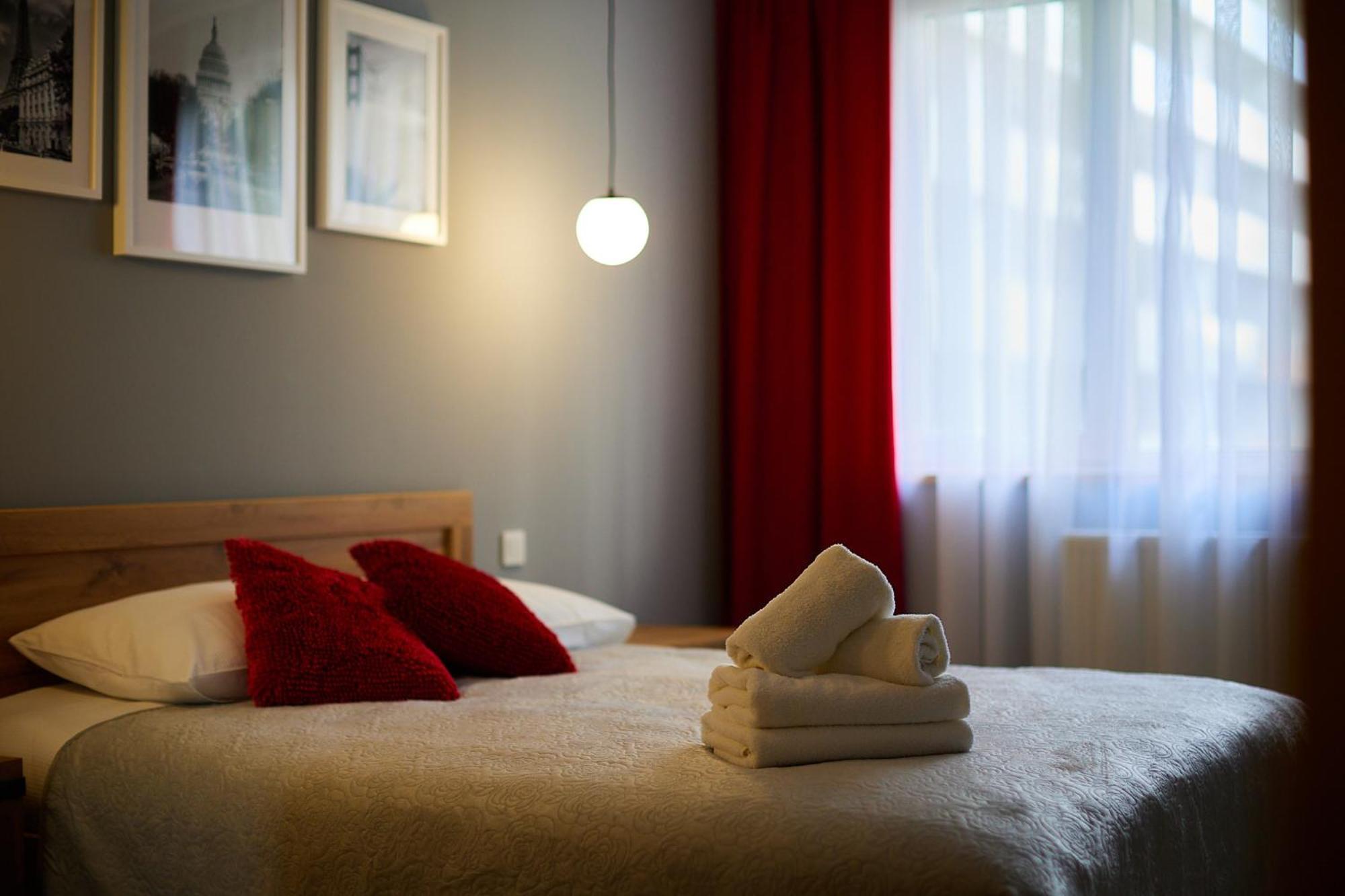ורוצלב Central Park Red Apartment מראה חיצוני תמונה