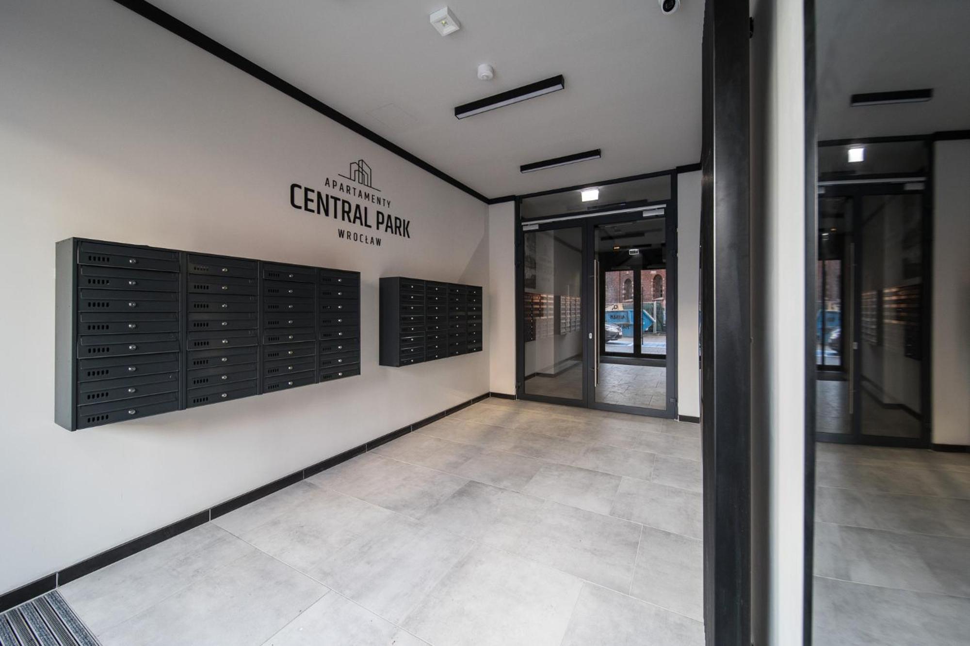 ורוצלב Central Park Red Apartment מראה חיצוני תמונה